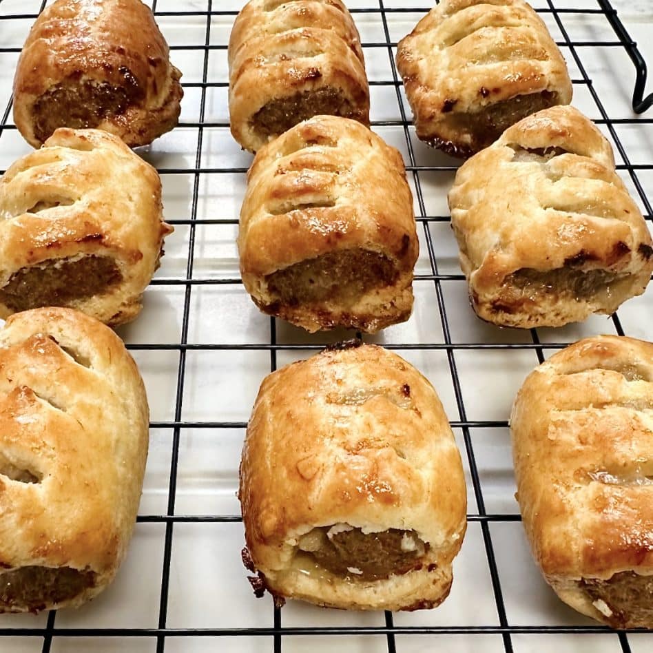 Shortcrust pastry sausage deals rolls