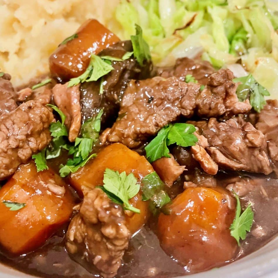 Slow cooker beef bourguignon, easy & healthy